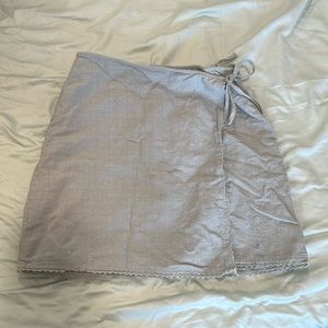 Woman’s Like New Large Light Green Linen Wrap Skirt